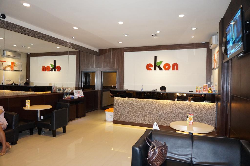 Ekon Hotel ジョグジャカルタ エクステリア 写真